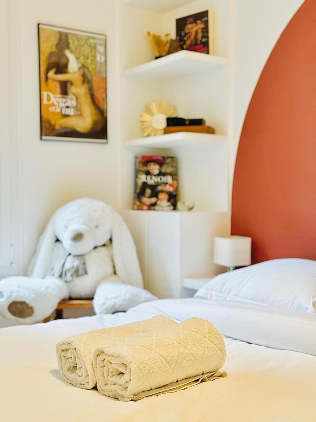Charmant Appartement Au Coeur De Montmartre! Paris Exteriör bild