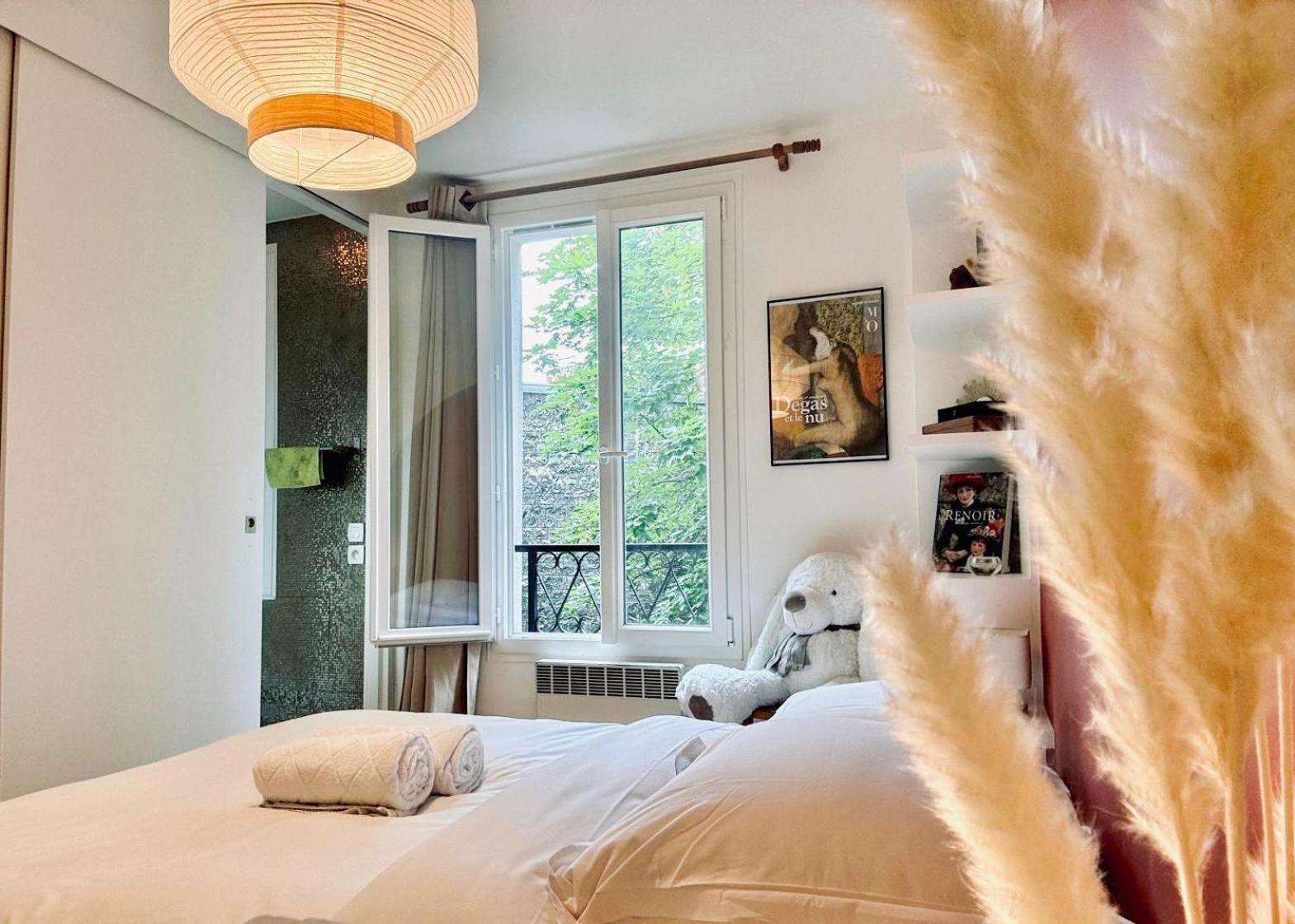 Charmant Appartement Au Coeur De Montmartre! Paris Exteriör bild