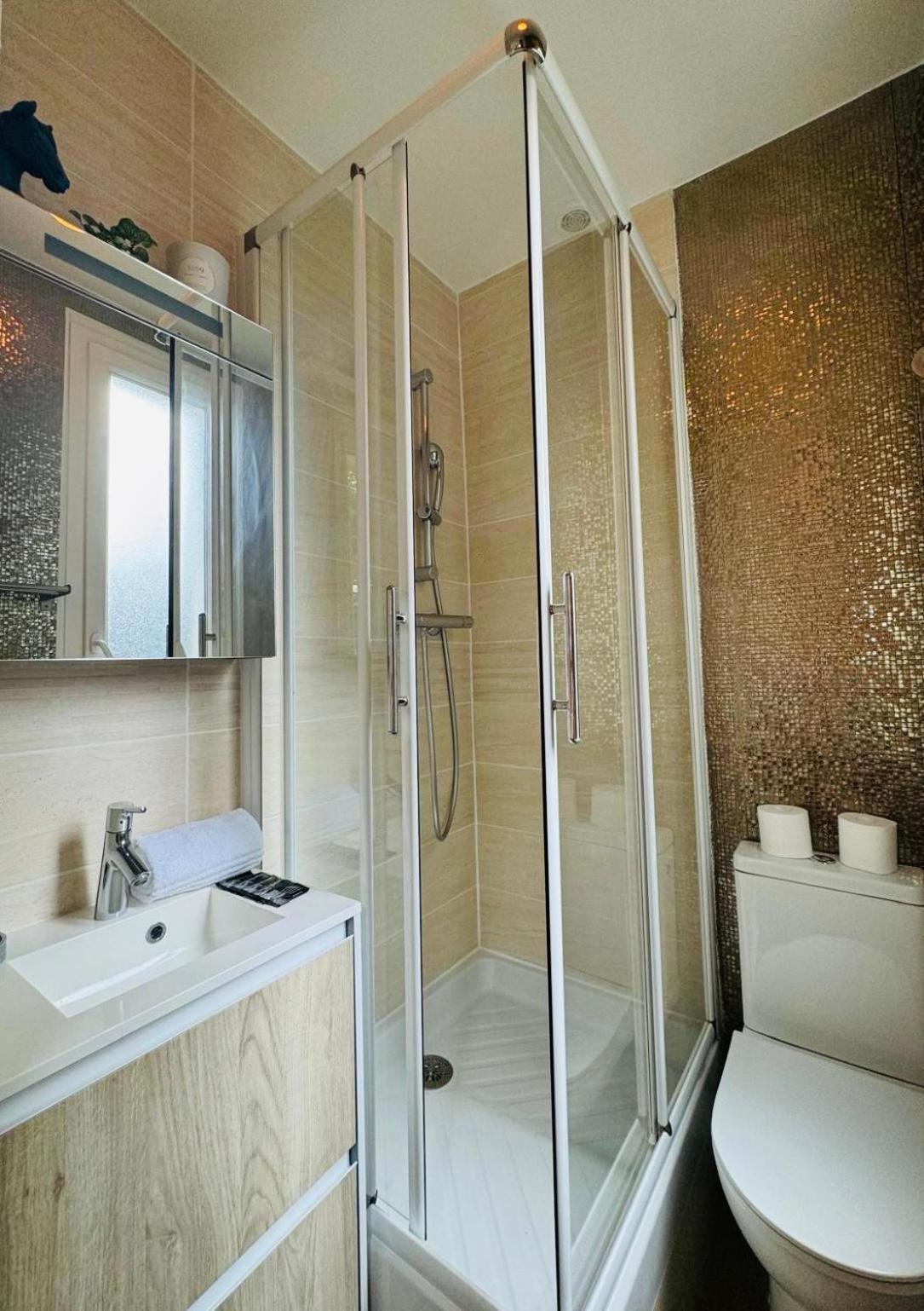 Charmant Appartement Au Coeur De Montmartre! Paris Exteriör bild